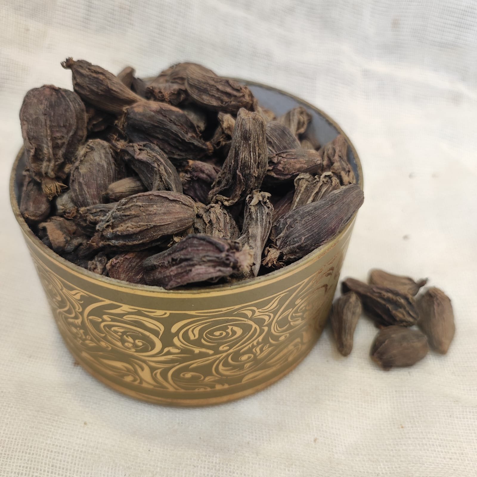 Badi Elaichi | Premium Black Cardamom | Bold Aroma & Smoky Flavour